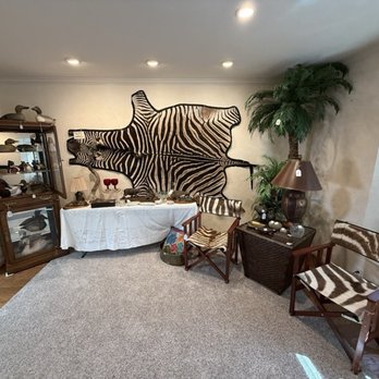 All Counties Estate Liquidation - Decorations furniture African souvenirs - Estate Liquidation Near Me - Salinas, California