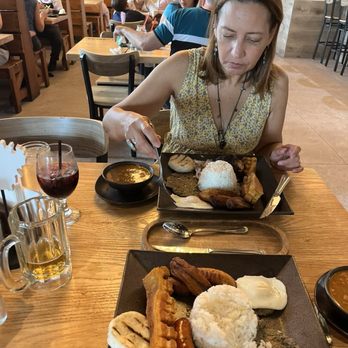 La Cabana Restaurant - La Cabaña bandeja paisa Bandeja Montañera - Colombian Near Me - Tampa, Florida