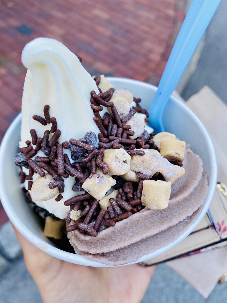 FRUITEE YOGURT Updated May 2024 39 Photos & 104 Reviews 1707