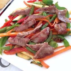 Al Otro Lado - Wok de verduras con presa ibérica