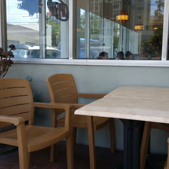 Gloria's Kitchen - Outdoor tables - Mexican Near Me - Ventura, California Gloria's Kitchen - Outdoor tables - Mexican Near Me - Ventura, California