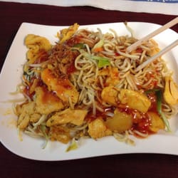 Asia Bistro - Reisbandnudel mit Curry-Mango-Hühnchenfleisch
