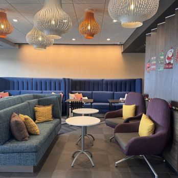 Tru by Hilton Chambersburg - Lobby comfortable sitting area - Hotels Near Me - Chambersburg, Pennsylvania Tru by Hilton Chambersburg - Lobby comfortable sitting area - Hotels Near Me - Chambersburg, Pennsylvania