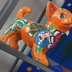 Paqueteria Neza - Cat in the window