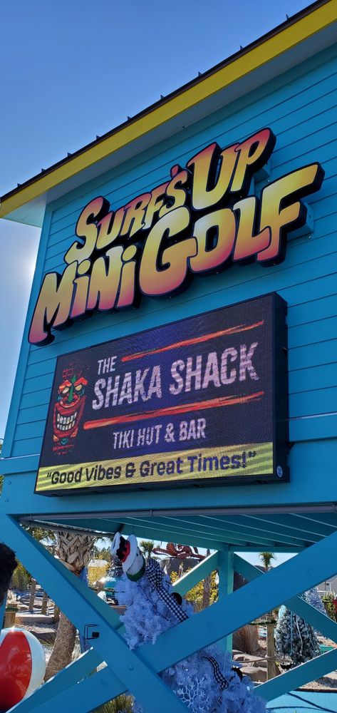 Surf's Up Mini Golf Logo