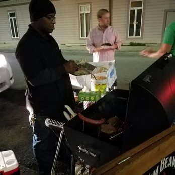 Maple Leaf Bar - 2am BBQ! Right outside the Maple Leaf! Yes! - Bars Near Me - New Orleans, Louisiana Maple Leaf Bar - 2am BBQ! Right outside the Maple Leaf! Yes! - Bars Near Me - New Orleans, Louisiana