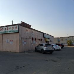 Double Greeting Wonton House - Front entrance