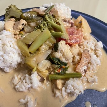Naung Mai Thai Kitchen - Green curry with chicken - Thai Near Me - Hilo, Hawaii Naung Mai Thai Kitchen - Green curry with chicken - Thai Near Me - Hilo, Hawaii