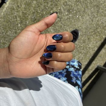 Dara Studio Nail Art - blue cat eye - Nail Salons Near Me - Hermosa Beach, California