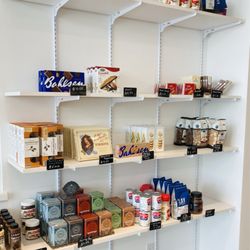 Lemon Tree Cafe and Market - Grocery store.