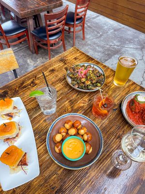 Pitchers Sports Bar by null