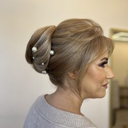 Melo's Touch - Upstyle I use extension to create this hairstyle