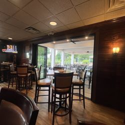 Glenwillow Grille - View towards outdoor patio