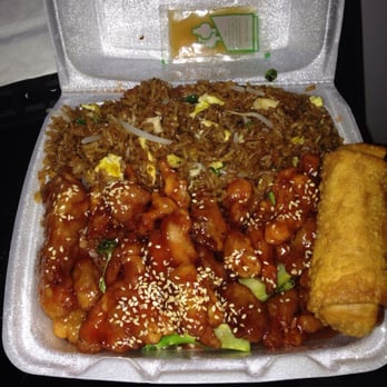 Chop Suey Huang - Sesame chicken dinner with chicken fried rice and egg roll for $8.25 - Chinese Near Me - Chicago, Illinois