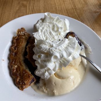 Side Street Cafe - Best blueberry pie on earth is found here - American Near Me - Bar Harbor, Maine