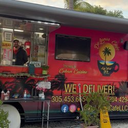 De Luna's cafe - Rees's Roots - De Luna's Cafe Food Truck Key West