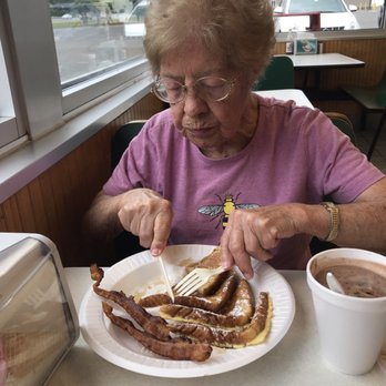 Aunt Bea's BBQ - Barbeque Near Me - Mount Airy, North Carolina Aunt Bea's BBQ - Barbeque Near Me - Mount Airy, North Carolina
