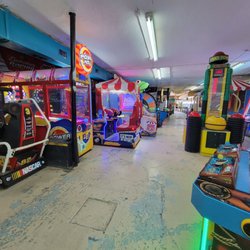 Joyland Amusement Center - Games