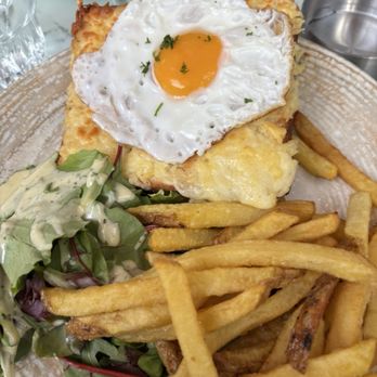 Le Centenaire - Croque madam - Tabac Near Me - Paris, 75