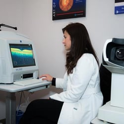 EyeQ Vision - Dr. S uses only the most advanced technology to do a complete and thorough eye health exam on each patient.