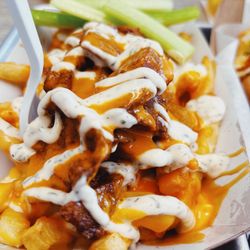 Dina's Vegan Deli & Desserts - Buffalo tip cheese fries