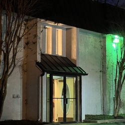 Demaine Funeral Home Ð Fairfax - Entrance