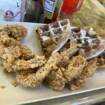Brooklyn Waffle House - Shrimp and Oreo waffles - New American Near Me - Brooklyn, New York