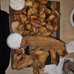 JJ’s Tropical - V wings n thing. Whole wings a catfish.