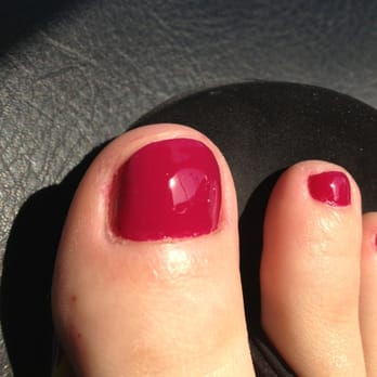 Tracy's Nails & Spa - Polish all over my skin ... Not a good job - Nail Salons Near Me - Valencia, California