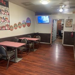 Fox’s Giant Pizza - Dining in