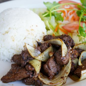 Mom's Pho & Banh Mi - 4C. CƠM BÒ LÚC LẮC
SHAKING BEEF RICE - Vietnamese Near Me - Oakland, California