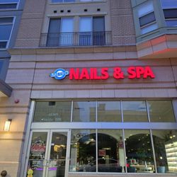 Metro Nails & Spa