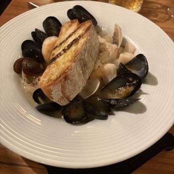 Grille 620 - Chef's Pot - Seafood Near Me - Ellicott City, Maryland