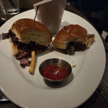 Cooper’s Hawk Winery & Restaurant - prime rib sliders - Wine Bars Near Me - Wellington, Florida Cooper’s Hawk Winery & Restaurant - prime rib sliders - Wine Bars Near Me - Wellington, Florida