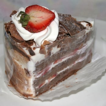 Paris Baguette - Choco Strawberry Cake - Bakeries Near Me - Cerritos, California Paris Baguette - Choco Strawberry Cake - Bakeries Near Me - Cerritos, California