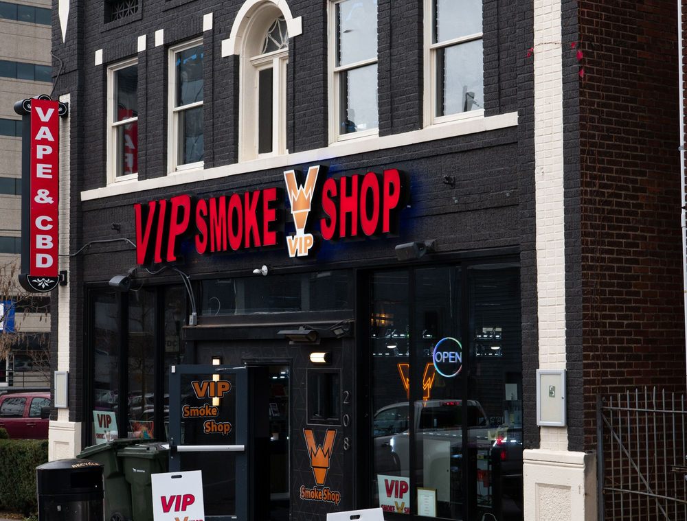 VIP SMOKE SHOP LIMESTONE Updated October 2024 208 S Limestone
