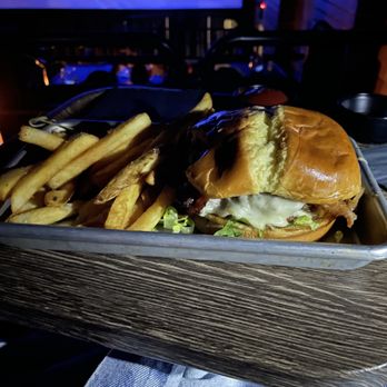 CMX Brickell Dine-In - CMX Burger* - Cinema Near Me - Miami, Florida CMX Brickell Dine-In - CMX Burger* - Cinema Near Me - Miami, Florida
