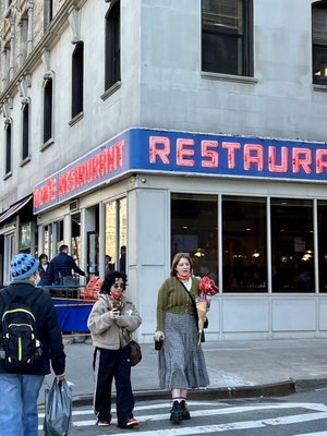 Tom's Restaurant by null