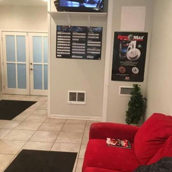 New Extreme Auto and Body - Waiting room. - Auto Repair Near Me - Chicago, Illinois New Extreme Auto and Body - Waiting room. - Auto Repair Near Me - Chicago, Illinois