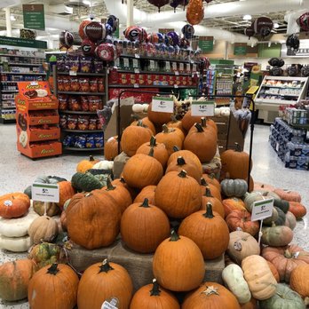 Publix - a pile of pumpkins in a grocery store - Grocery Near Me - Atlanta, Georgia Publix - a pile of pumpkins in a grocery store - Grocery Near Me - Atlanta, Georgia