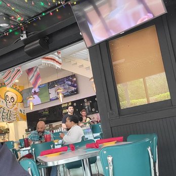 Uno Mas - patio - Tex-Mex Near Me - Dallas, Texas