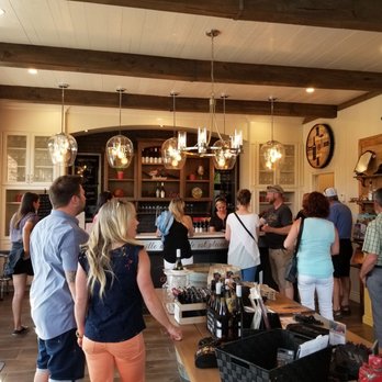 Vignoble Coteau des Artisans - Tasting and wine boutique. - Wineries Near Me - Béthanie, Quebec