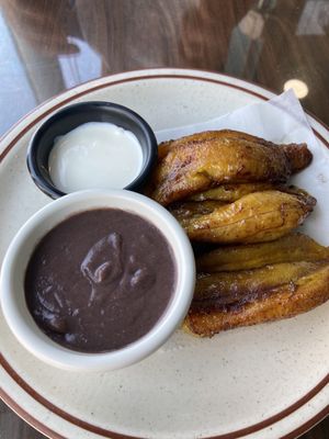 Pupuseria & Restaurant "El Cuscatleco" by null