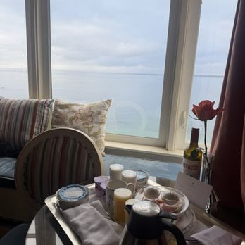 Spindrift Inn - Complimentary breakfast - Hotels Near Me - Monterey, California
