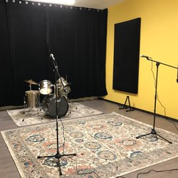 Resolution Studios - 300 square foot room