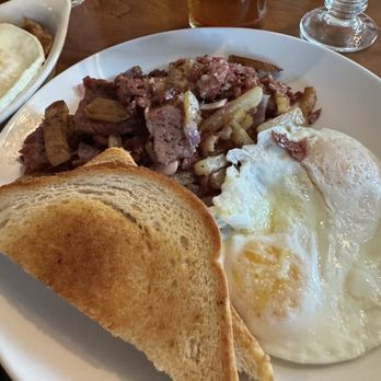 The Irish Colleen - Corned beef hash - Irish Pub Near Me - Pinetop-Lakeside, Arizona