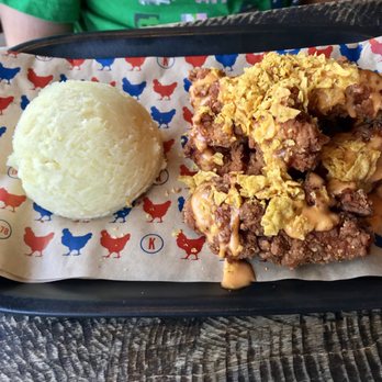 Kelsey's - Doritos chicken fingers and mashed potatoes - American Near Me - Niagara Falls, Ontario