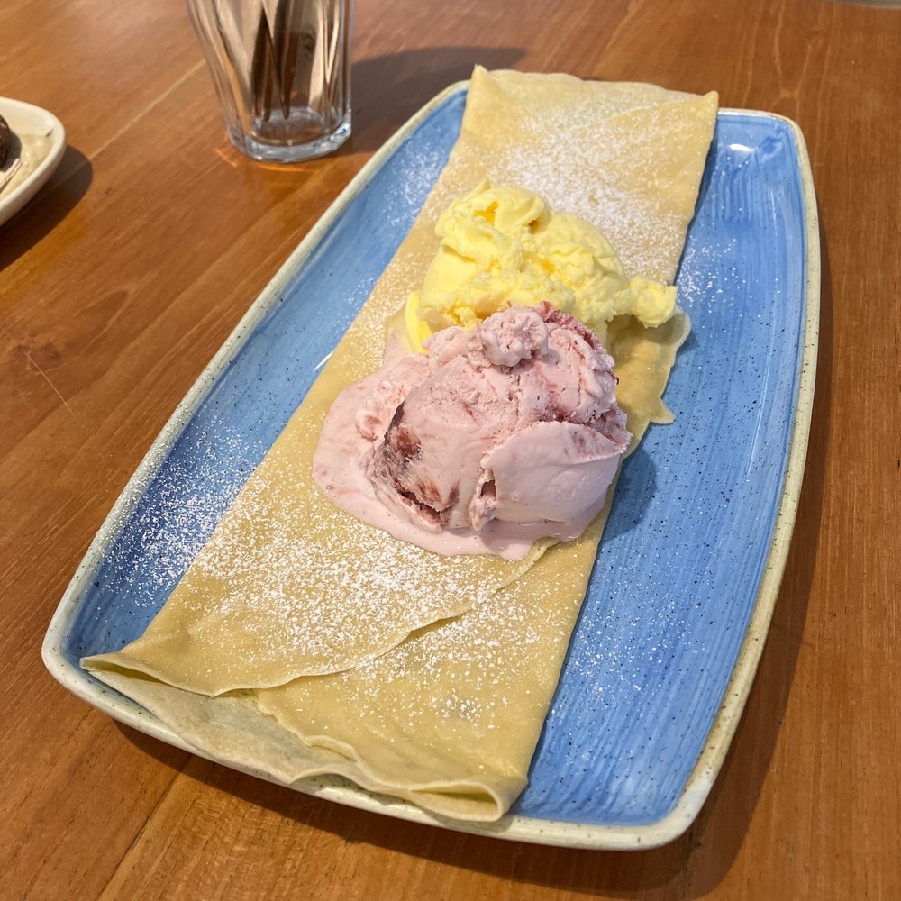 Farggi - Strawberry and mandarin sorbet on a freshly made crepe - Ice Cream & Frozen Yogurt Near Me - Barcelona, B