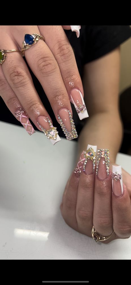 Morena Nails Logo