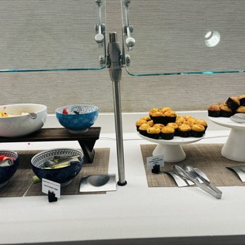 Delta Sky Club - Concourse T - Fruit and vegetarian friendly muffins - Airport Lounges Near Me - Atlanta, Georgia Delta Sky Club - Concourse T - Fruit and vegetarian friendly muffins - Airport Lounges Near Me - Atlanta, Georgia
